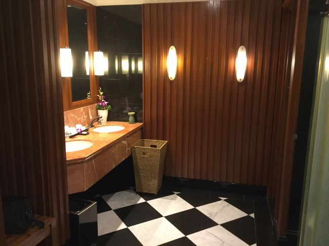 ロッカールームは清潔で、おトイレ、シャワーもあります。<br /><br />2時間、夢の中をさまよっているような気持ち良さでした！<br />どんなコースをお願いしても、間違いない満足度です。