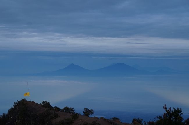 インドネシアで火山トレッキング ブロモ山・ラウ山・ムラピ山登頂 (Volcanic trekking in Indonesia)