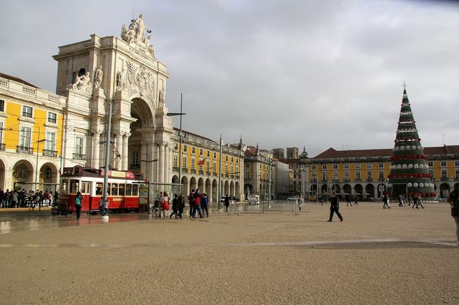 翌朝、再び勝利のアーチからスタート。帰国最終日にやっと晴れたリスボンで、昨日観きれなかった場所をまわる。