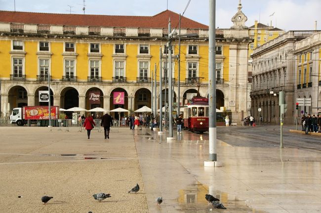 雨上がりのコメルシオ広場は心地良い。
