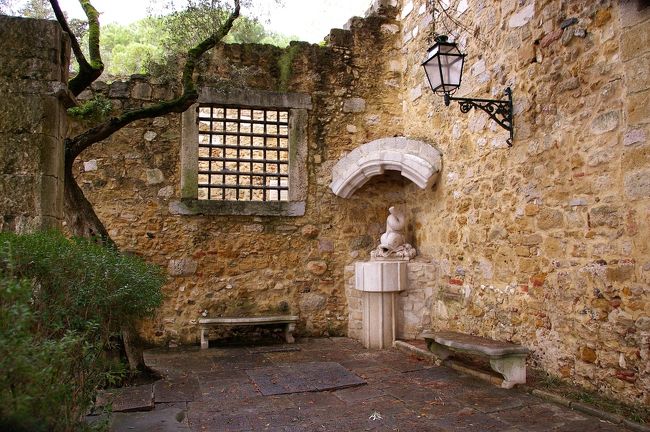 途中にあった像