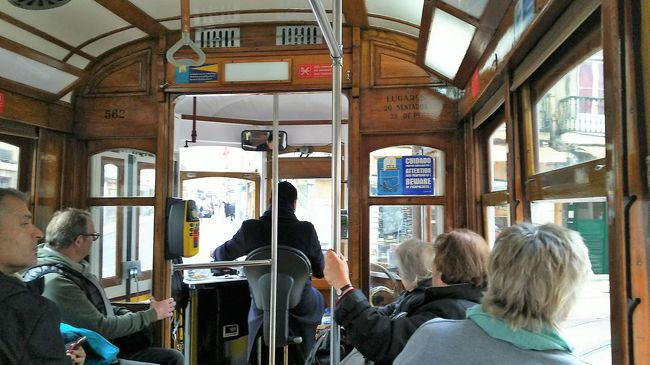 トラムに乗り、ホテル近くの停留所に向かう。