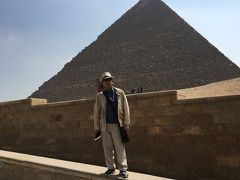 いよいよピラミッドゾーンに入ります。
後ろに見えているのはクフ王のピラミッドです。