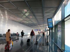 フランクフルト国際空港に着きました。
ベオグラードへのフライトは明日なので、空港エリアにあるホテルで1泊します。