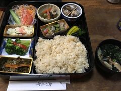 ホテルのおまけの晩ごはん。ビジネスプラン1泊朝食付きで予約すると、夕食用にお弁当がもらえます。品数豊富でありがたいです。しかもご飯は鯛めし～(^ ^)　ごちそうさまでした。