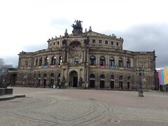 中には入ってませんが、Semperoper。