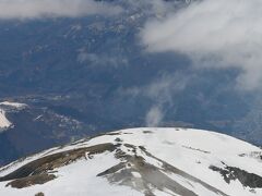 歩いてきた八方尾根を振り返る。

向こうは妙高とか雨飾山とかかなー