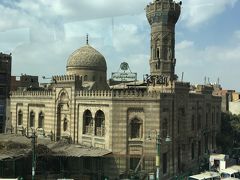 アル・リファイ・モスク 

高速道路から見えました。