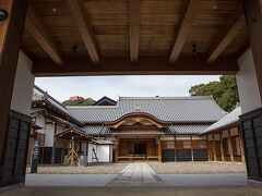 長崎歴史文化博物館に到着。