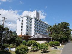 宮崎空港からタクシーで15分の青島グランドホテルに二泊します。