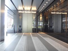 『三井ガーデンホテル名古屋プレミア』の1階エントランスの写真。

自動扉を抜けるとすぐエレベーターがあり、ホテルのフロントがある
18階に向かいます。

天空のプレミアを、名古屋で。表情豊かな名古屋の街並みを一望できます。

19階～25階に位置する客室、開放感あふれるレストラン、スパで特別なくつろぎを。
名古屋駅から徒歩5分、全室禁煙の高層タワーホテルです。

http://www.gardenhotels.co.jp/nagoya-premier/