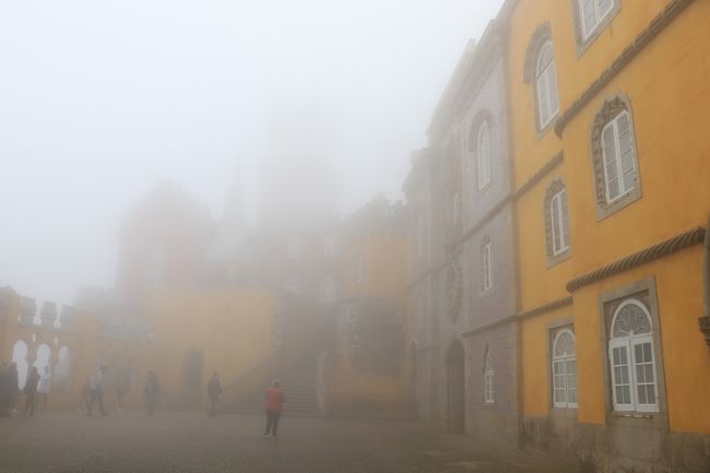 広いテラスのような場所に出ました。