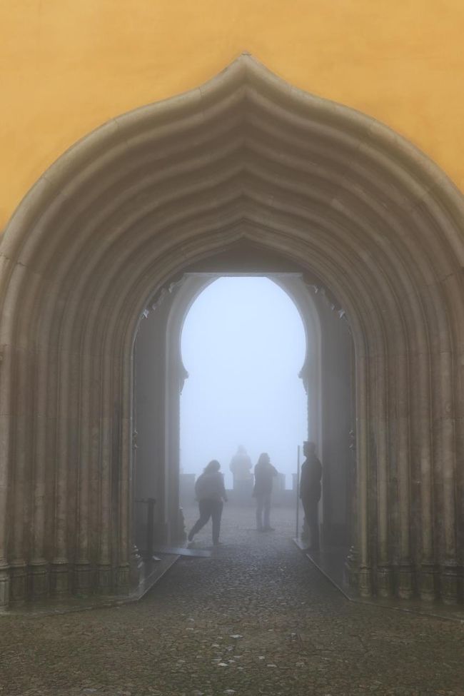 この門をくぐったら・・・。