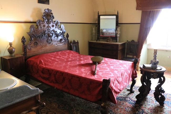 ベッドルーム。<br /><br />フランスのベルサイユ宮殿に比べると庶民的。<br />ベルサイユ宮殿が凄すぎなんですけどね。