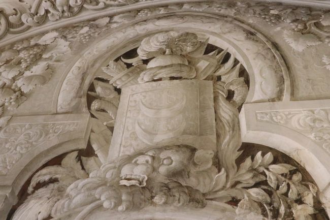 アップでも見ても、絵ではなく本物の彫刻に見えますね。<br />ヨーロッパではだまし絵を何度か見てますが、これは立派なだまし絵ですよ。