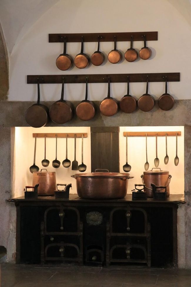 大きさ順に並べてあるのが、スッキリして良い感じ。<br />実際使っている頃には、こんなに綺麗に並べてなかったかもしれないね。