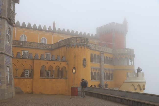 晴れていたら、きれいな宮殿の外観が見られたのにね。