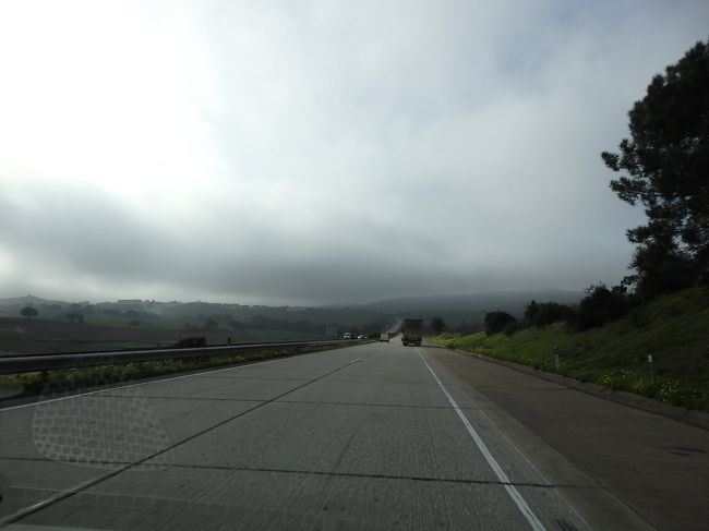 オビドスを出発し、次に向かうのはシントラにある世界遺産「ペーナ宮殿」へと向かいます。<br />天気は晴れたり曇ったり、霧に包まれたり、コロコロと変わって行きます。