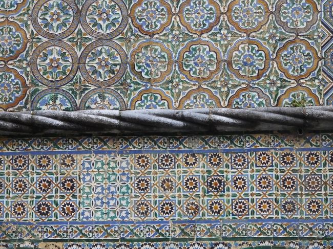 アズレージョをパチリ。<br />色鮮やかで綺麗です。