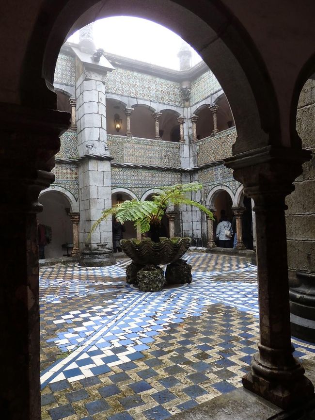 この床を高圧洗浄機でお掃除したくなっちゃった^^;<br />きっときれいになるよ。