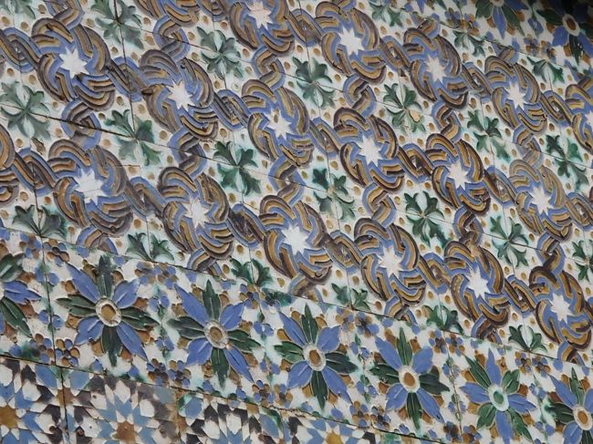 こんな模様もありました。<br />花柄は好きだな～。