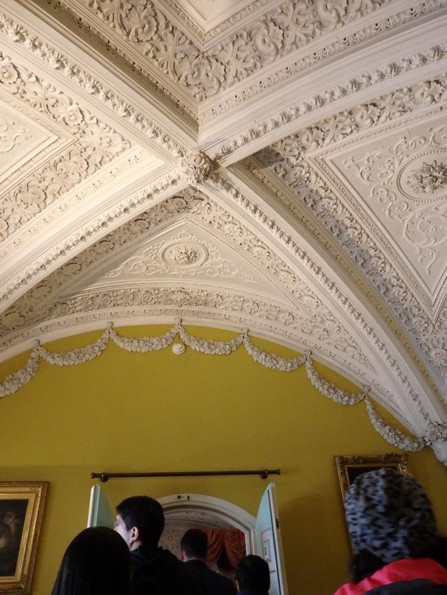 レース編みのように美しい天井。<br />細かい彫刻が素敵。