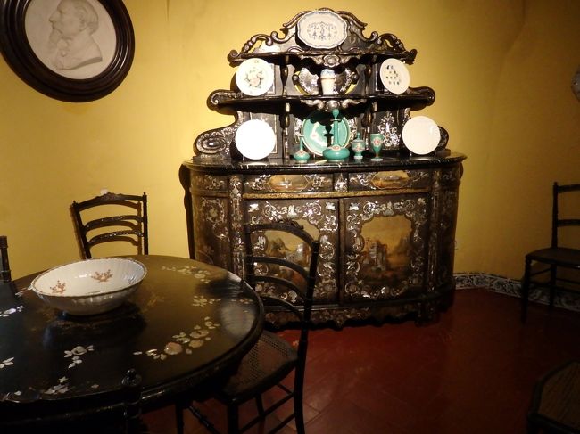 美しい螺鈿細工の家具。<br />