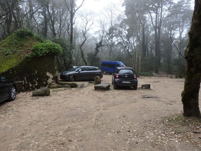 バスから降りて、駐車場まで戻りました。<br />着いた時は満車だったけど、今はガラガラ。<br />チケット売り場も並んでいなかったから、午後の方が空いているのかもね。