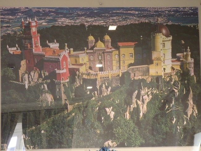 ちなみに外観はこんな感じ。<br />これはこの日泊まったホテルに貼ってあったポスターです。<br />この外観が見たかったのに。