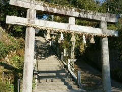 その後、玉造温泉へ向かいチェックイン。
ホテルから少し歩いて玉作湯神社へ行ってみることに。