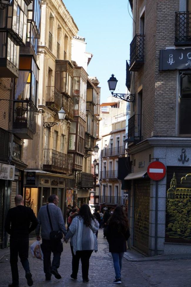 解説は無し。<br />世界遺産都市トレドの細道をご堪能下さい（笑）