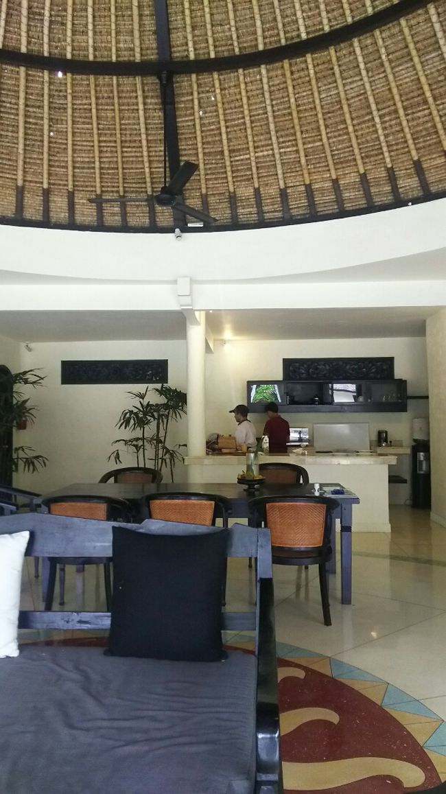 朝食スタッフさんも到着。<br />キッチンで美味しい朝ご飯を作ってくれました。