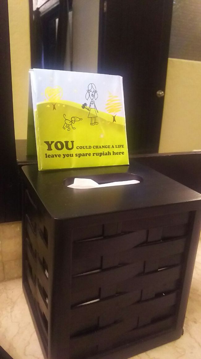 朝食後ヴィラをチェックアウト。<br /><br />ヴィラズバリの浴室にはこんな封筒がありました。