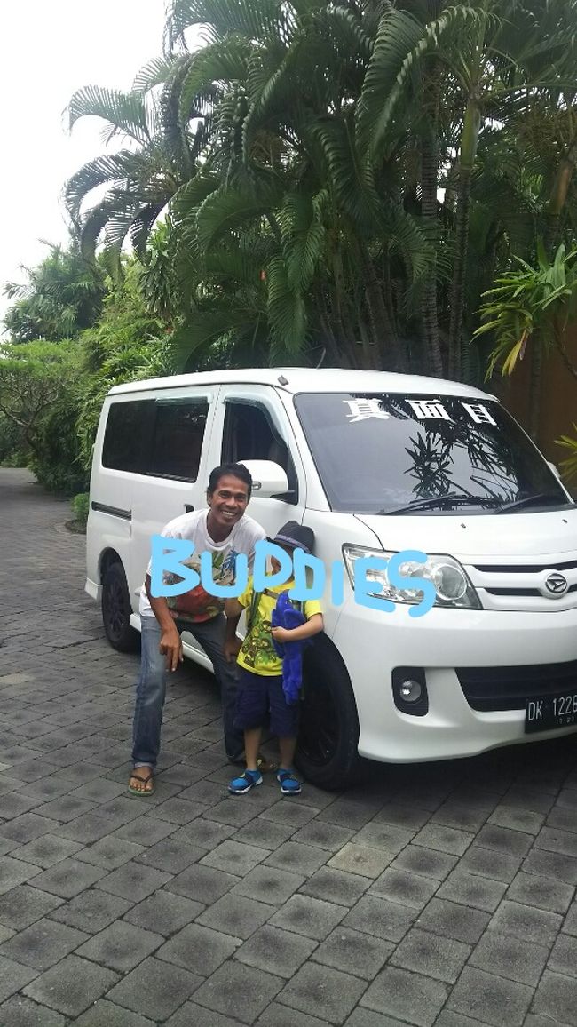 前日に続き、この日もアモさんにカーチャーターをお願いしました。<br />スミニャックからウブドに移動して観光した後<br />２件目のホテルに送ってもらいます。<br /><br />今日も宜しくお願いします。