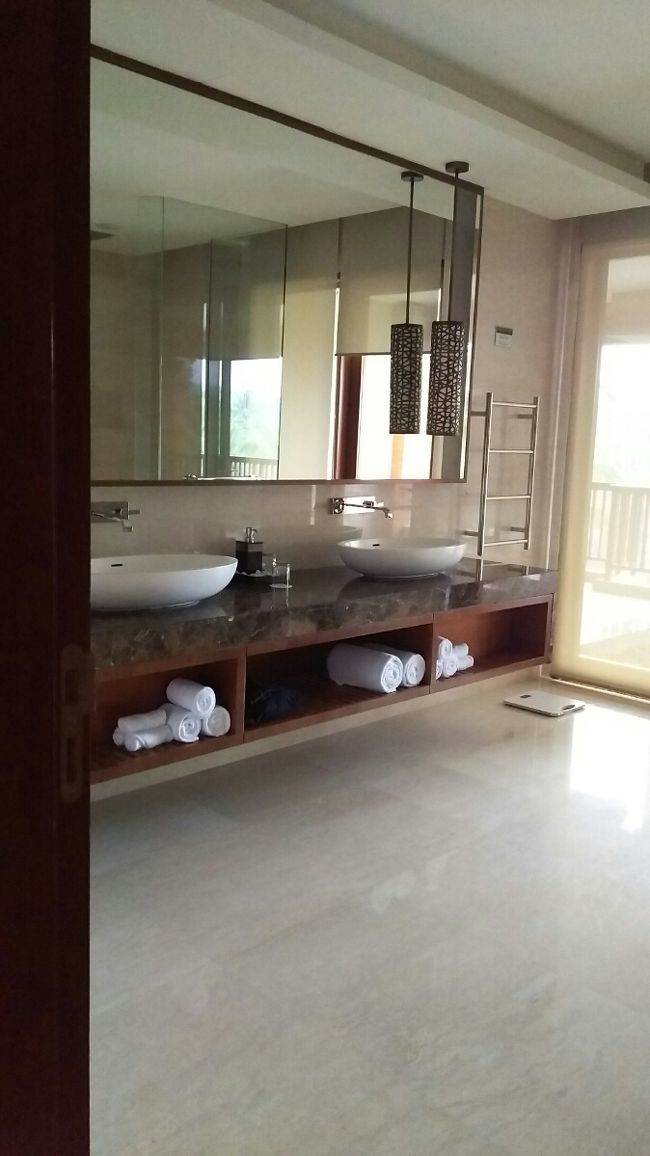 浴室。<br /><br />無駄に広いとか、<br />そういう野暮な事は多分言ってはいけない空間。