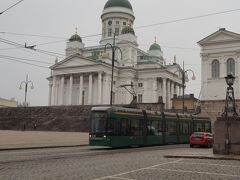 到着。天気悪すぎて大聖堂がとても地味に見えます...
