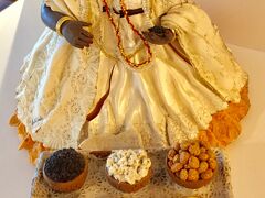 【バイーア州の州都：サルバドール】

バイーア地方の民族衣装を纏う....お人形....カンドンブレ（というアフリカ産の宗教）の呪いに関係している....のでしょうか....。