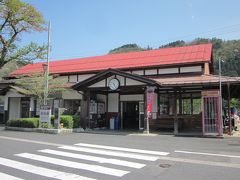 町の中心は今も若桜鉄道「若桜駅」～、昭和５年開業当時からの駅舎は旧国鉄から引き継いだものです。

とても懐かしい気持ちがします～、初めてこの駅に降り立ったのは、もう４７年も前のことですからね…。

＊詳細はクチコミでお願いします。