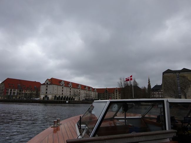 広い運河に出ました。<br />風が強いです。寒いや。