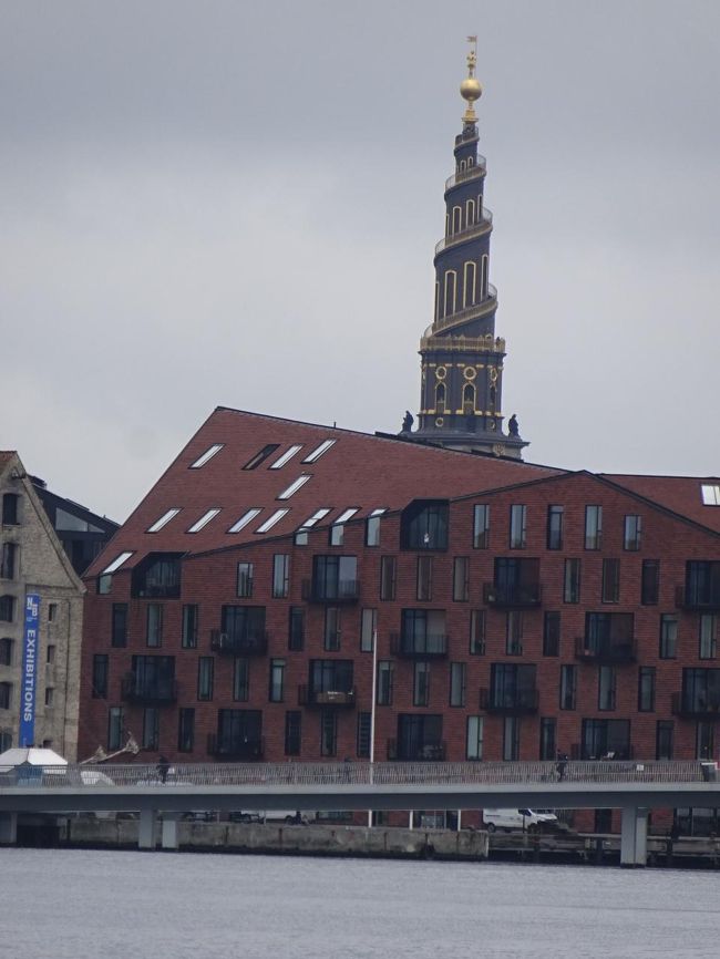 救世主教会のらせんの塔の上部が見えます。<br />上部は外側に設けられたらせんの階段を登るのだとか。ここには行ってみたかったんですが。