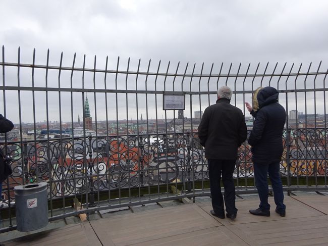 市内を一望できる屋上に着きました。