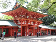 氷川神社。
ここでは、回廊などで盆栽の展示が行われている。