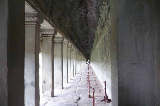 回路の壁画は、ストーリーになってます。