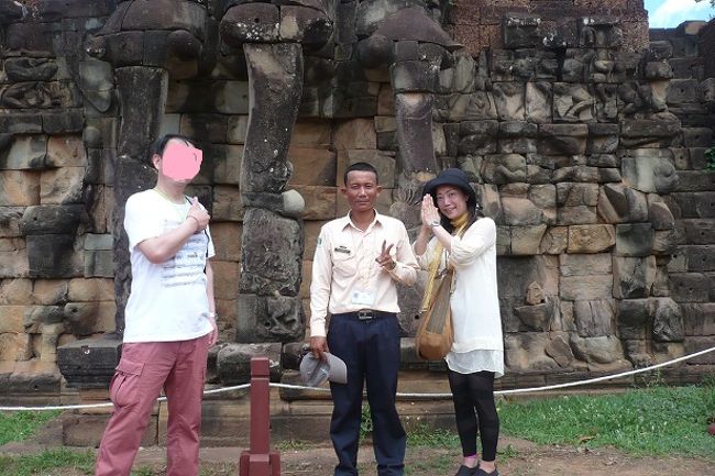 現地ガイドさんの、ポーさん。<br />とても感じの良い方でした(*^-^*)