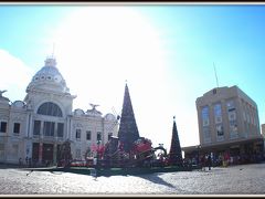 【サルバドール・デ・バイーア歴史地区】

右の建物は、エレベーター(Elevador Lacerda)乗り場

左の建物は、リオブランコ宮殿(Palacio Rio Braco)