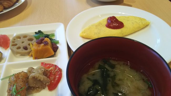 注文して作っていただくオムレツ。<br /><br />加賀レンコンにしました。<br /><br />細かく刻んだレンコンが入って、トロトロ。