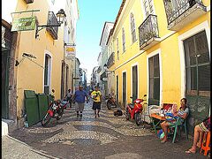 【サルバドール・デ・バイーア歴史地区】

写真の様な街並みが続きます。