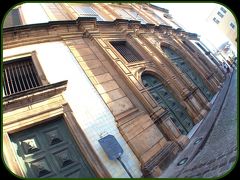 【サルバドールの旧市街地へ迷い込む】

猛獣達に狩られそう....です.....足早に移動します....