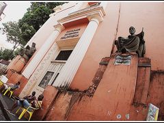 【サルバドールの旧市街地へ迷い込む】

写真のようにすばらしい建物が多いのですが....残念ながらメンテが悪く....老朽が激しい....勿体無い.....