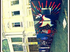 【サルバドールの旧市街地へ迷い込む】

人が多いところまで来ると、ホッと 一息....